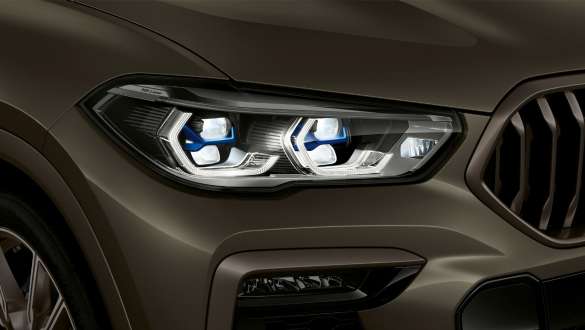 BMW Laserlight. Grande plano do BMW X6 com destaque para o sistema BMW Laserlight.