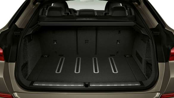 Pack de arrumação do BMW X6. Grande plano do pack de arrumação do BMW X6.