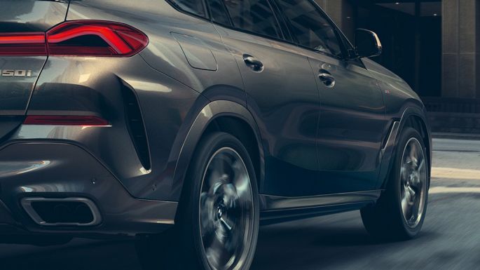 Suspensão pneumática de 2 eixos. Suspensão pneumática de 2 eixos do BMW X6.