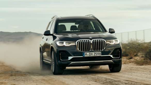 Executive Drive Pro: BMW X7 em condução fora de estrada BMW X7 em condução fora de estrada