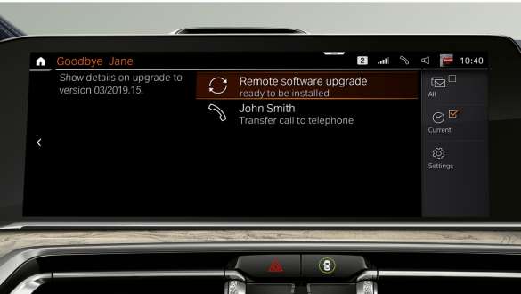 Atualização de software à distância Atualização de software à distância: grande plano do painel do condutor