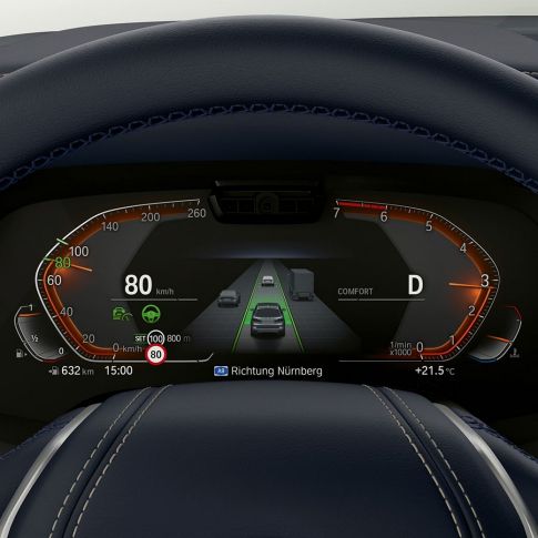 Assistente de condução Plus e assistente de estacionamento Plus Assistente de condução Plus e assistente de estacionamento Plus: grande plano do painel de instrumentos