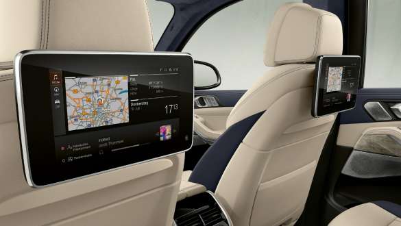 Sistema multimédia BMW Professional para os bancos traseiros, BMW X7, G07 Sistema multimédia BMW Professional para os bancos traseiros, BMW X7, G07, grande plano