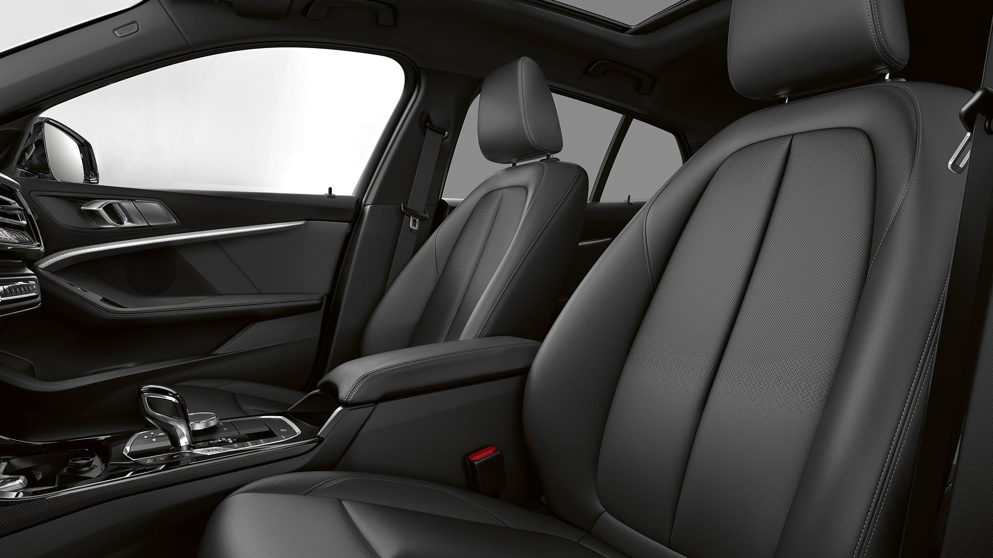 Bancos em pele Dakota. BMW Série 1 Versão Line Luxury, interior com bancos em pele Dakota.