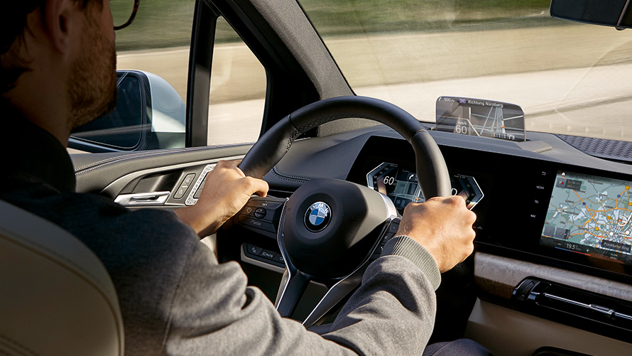 BMW Série 2 Active Tourer, U06, 2021, sistemas de assistência ao condutor BMW Série 2 Active Tourer, U06, 2021, sistemas de assistência ao condutor, posto de condução com pessoa ao volante