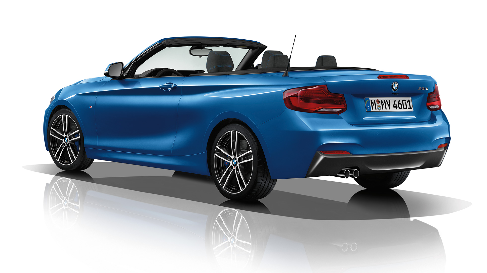 BMW Série 2 Cabrio, perspetiva traseira a três quartos da Versão Desportiva M BMW Série 2 Cabrio, perspetiva traseira a três quartos da Versão Desportiva M
