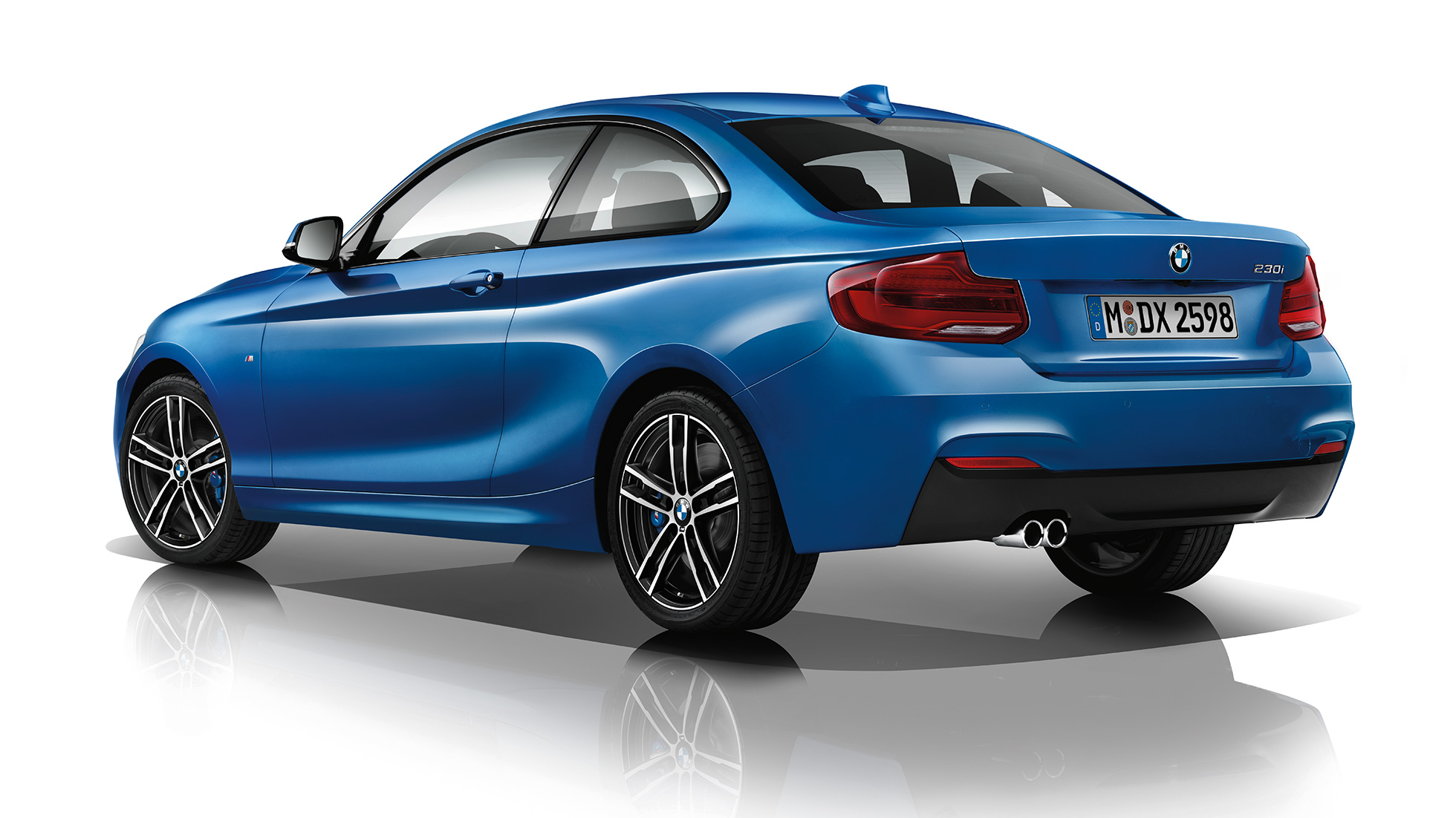 BMW Série 2 Coupé, perspetiva traseira a três quartos da Versão Desportiva M BMW Série 2 Coupé, perspetiva traseira a três quartos da Versão Desportiva M
