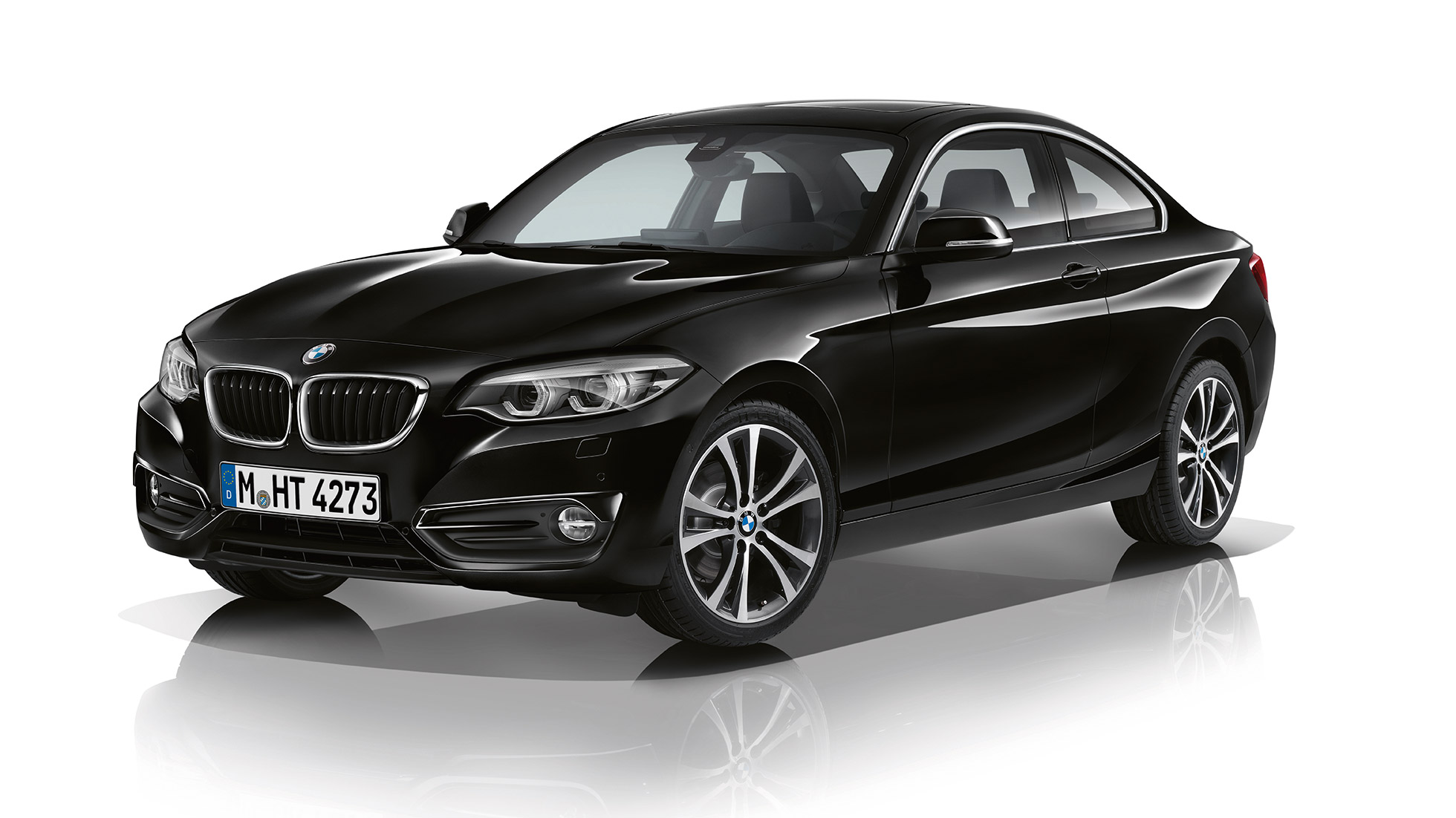 BMW Série 2 Coupé, perspetiva frontal a três quartos da Versão Line Sport BMW Série 2 Coupé, perspetiva frontal a três quartos da Versão Line Sport