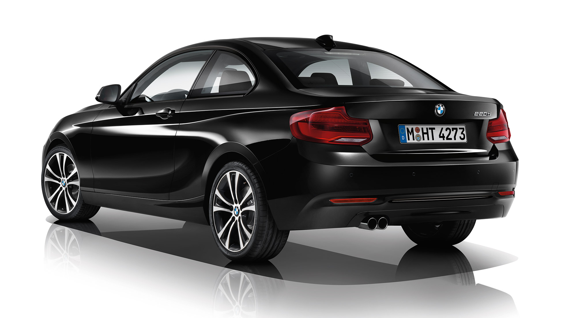 BMW Série 2 Coupé, perspetiva traseira a três quartos da Versão Line Sport BMW Série 2 Coupé, perspetiva traseira a três quartos da Versão Line Sport