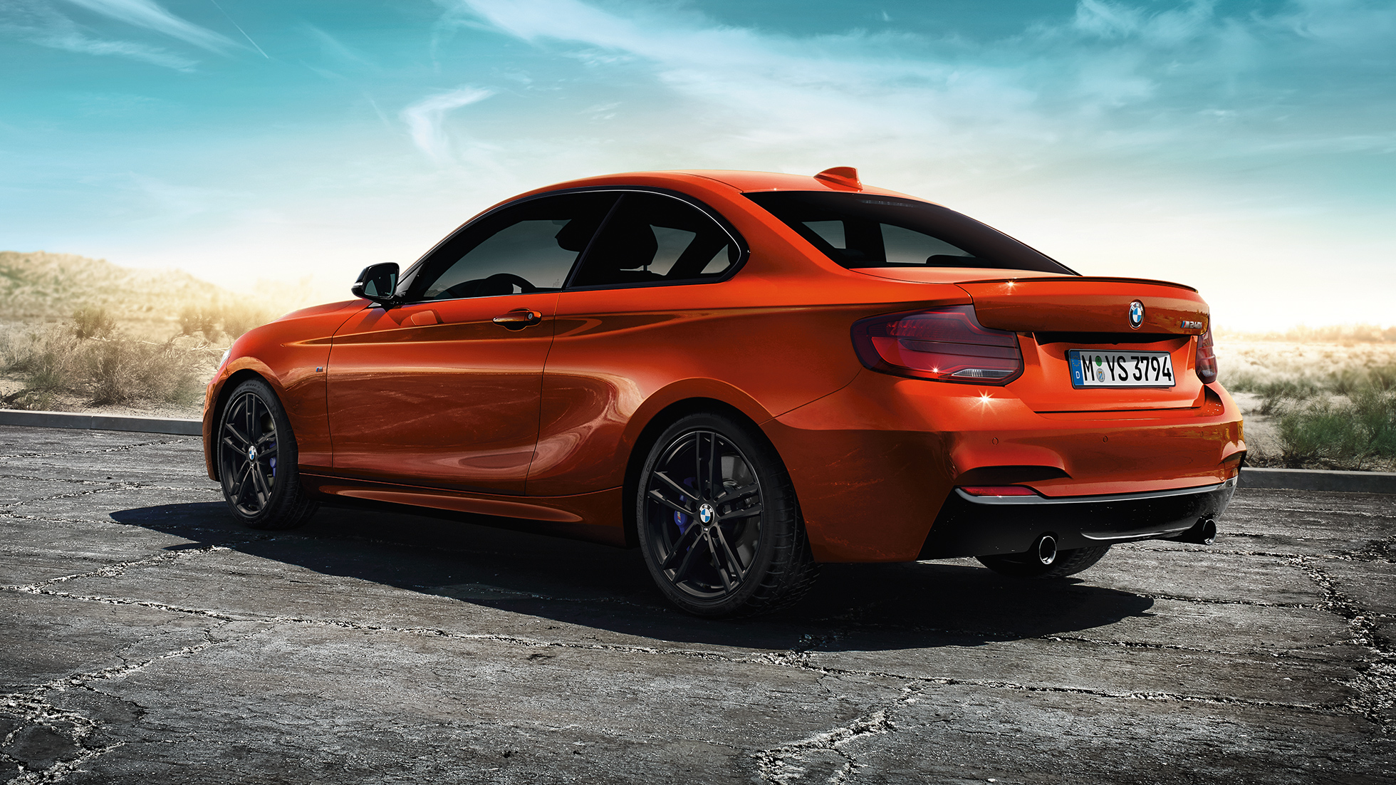 BMW Série 2 Coupé, perspetiva traseira a três quartos BMW Série 2 Coupé, perspetiva traseira a três quartos