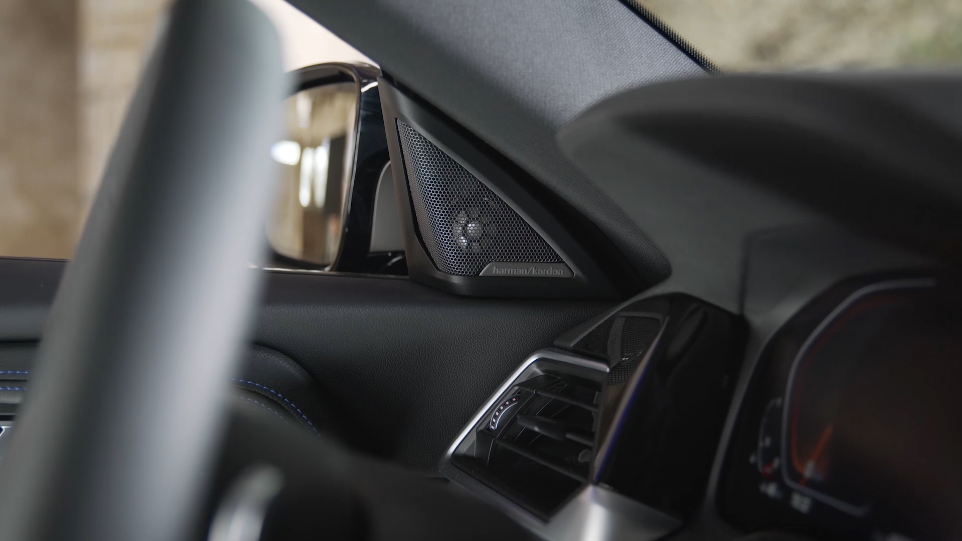 Assistente Pessoal Inteligente BMW Connected Music Assistente Pessoal Inteligente BMW Connected Music
