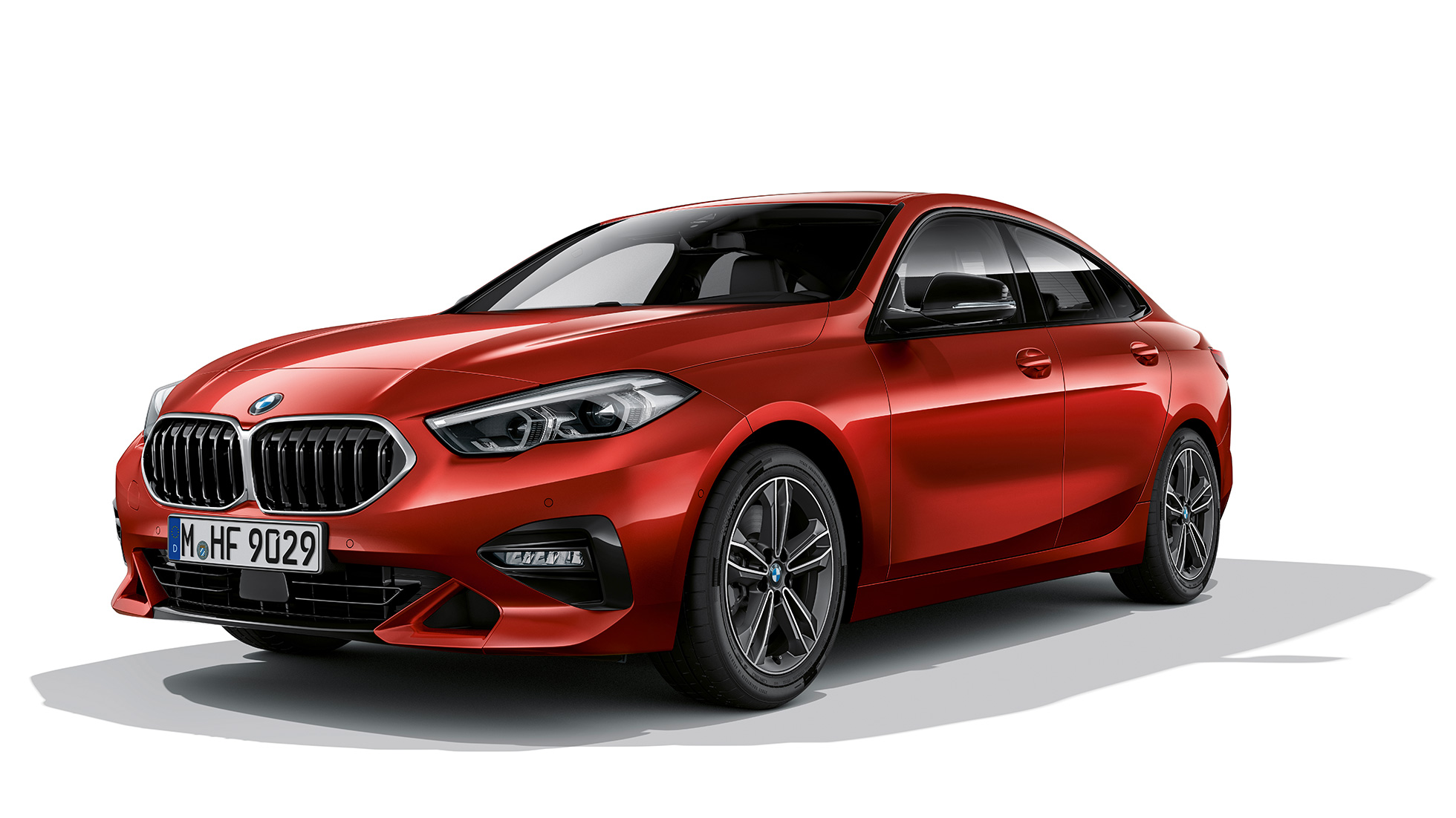 Grelha BMW em forma de rim, BMW Série 2 Gran Coupé, Versão Sport Line Grelha BMW em forma de rim com estrutura da grelha em cromado, BMW Série 2 Gran Coupé, Versão Sport Line, pintura vermelho Melbourne, F44, perspetiva lateral a três quartos