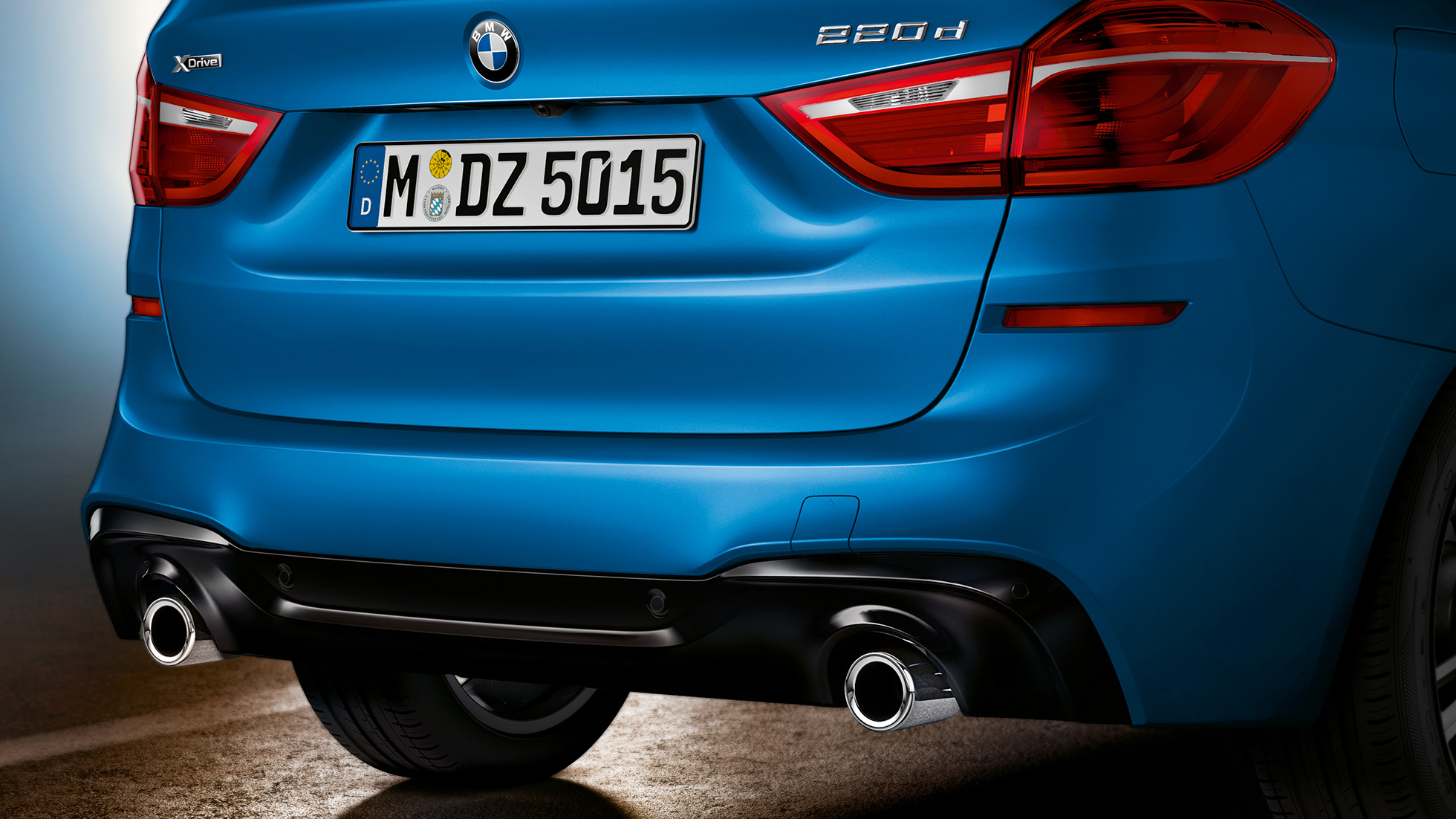 Secção traseira, BMW Série 2 Gran Tourer Secção traseira, BMW Série 2 Gran Tourer, F46, 2018, azul Estoril metalizado, grande plano da traseira