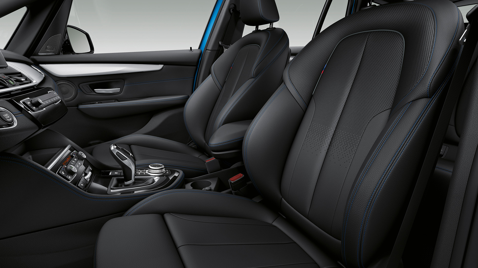 Bancos desportivos, BMW Série 2 Gran Tourer, BMW 220d xDrive Versão Desportiva M, F46, 2018, interior 