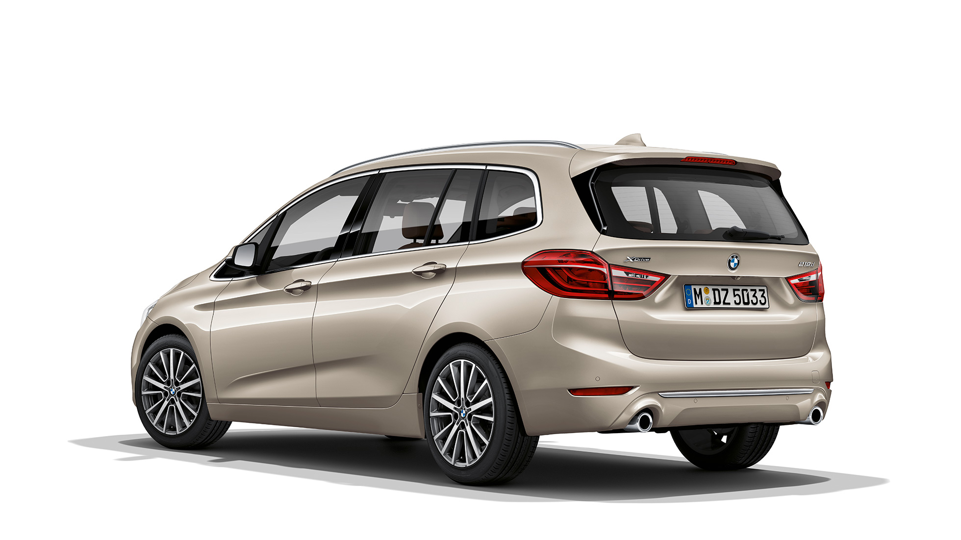 BMW Série 2 Gran Tourer, BMW 218d xDrive Versão Luxury Line, F46, 2018, bege Jucaro metalizado, perspetiva traseira a três quartos 