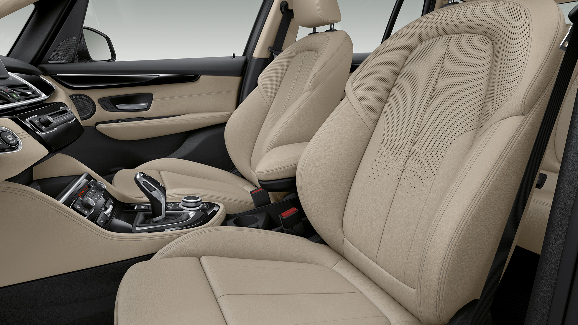 Bancos desportivos, BMW Série 2 Gran Tourer, BMW 220d Versão Sport Line, F46, 2018, interior 