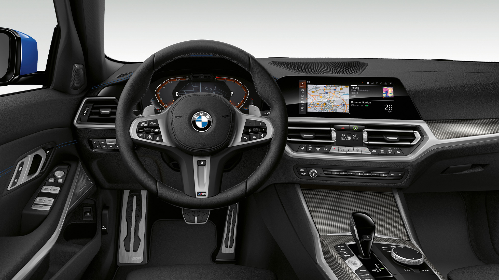 BMW Série 3 Berlina, interior da Versão Desportiva M. Grande plano frontal do interior, do lado do condutor, do BMW Série 3 Berlina com equipamento da Versão Desportiva M.