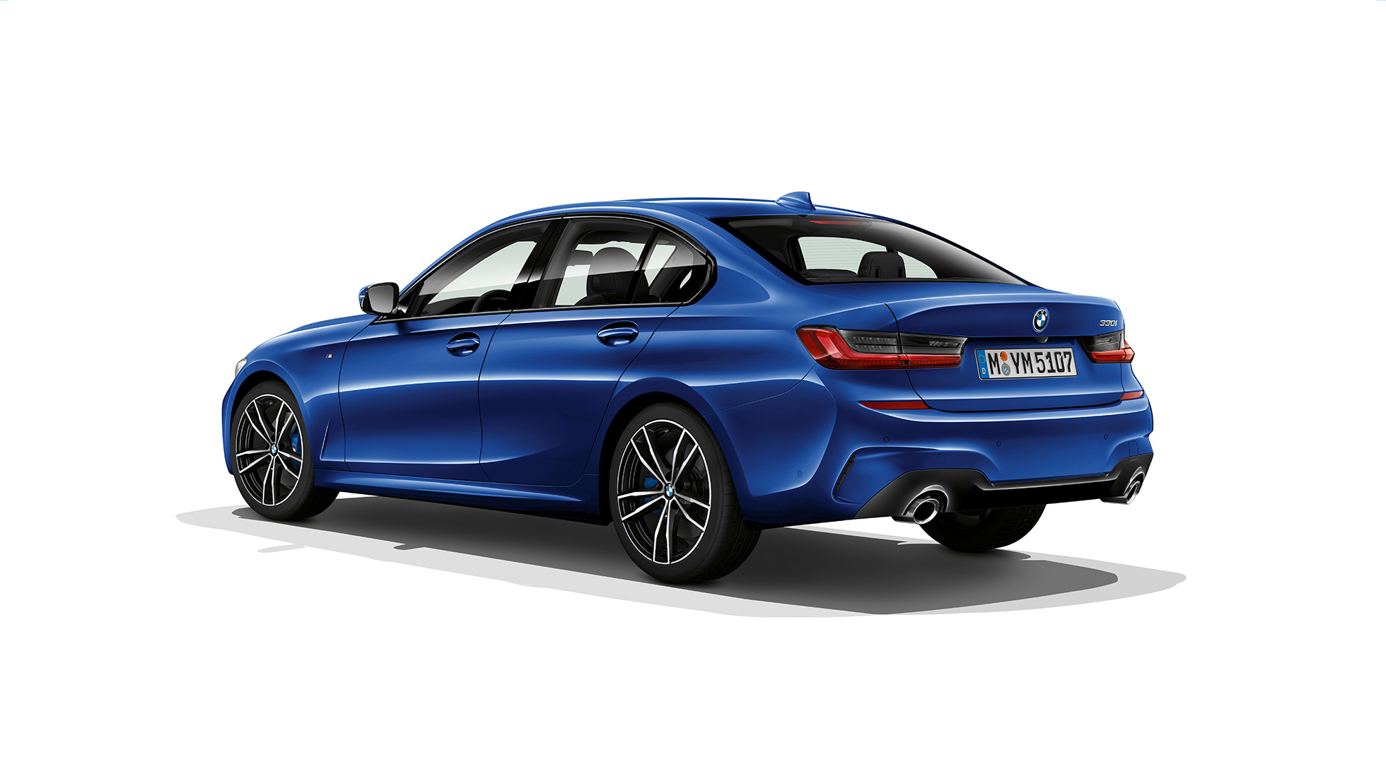 BMW Série 3 Berlina, traseira com equipamento da Versão Desportiva M. Perspetiva traseira a três quartos do BMW Série 3 Berlina com equipamento da Versão Desportiva M.