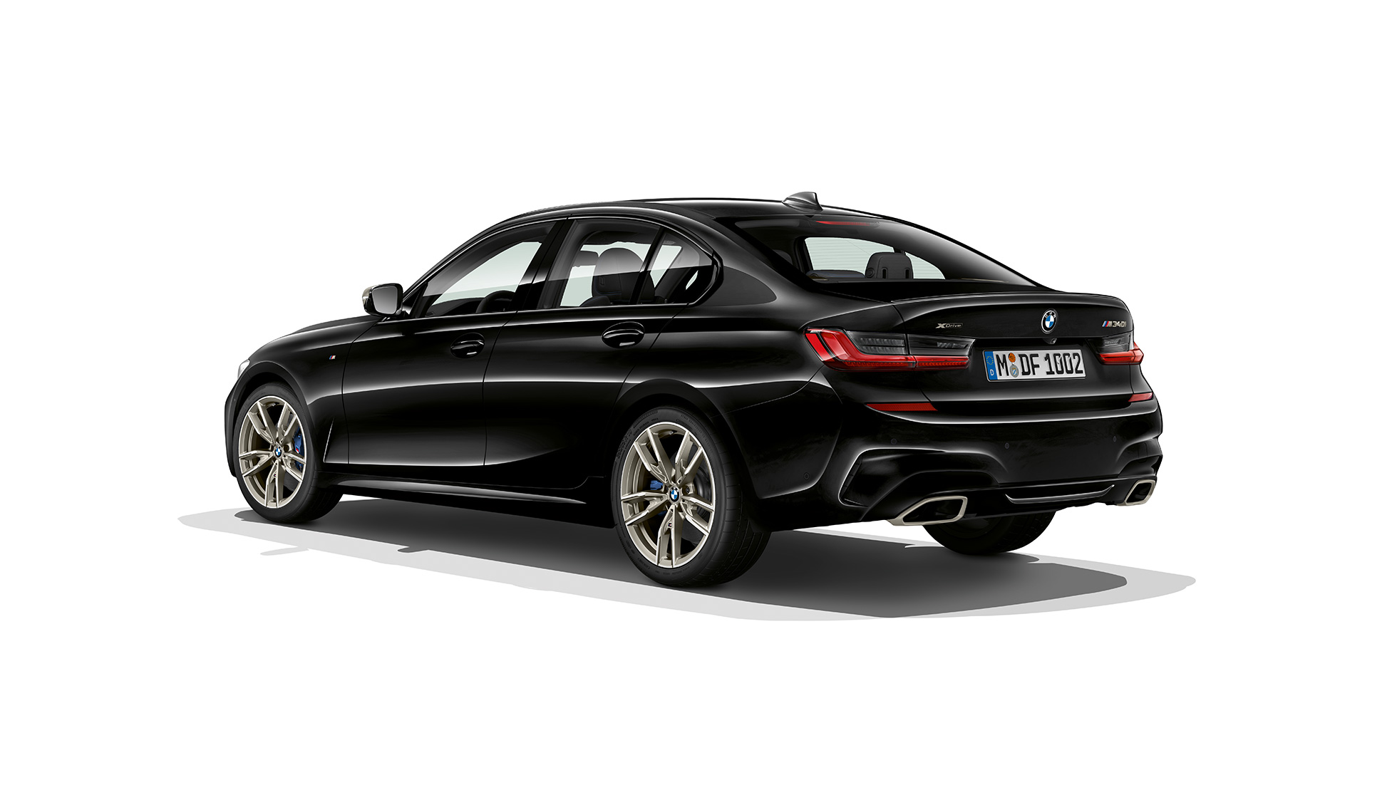 BMW Série 3 Berlina, traseira do BMW M340i xDrive. Perspetiva traseira a três quartos do BMW Série 3 M340i xDrive Berlina.