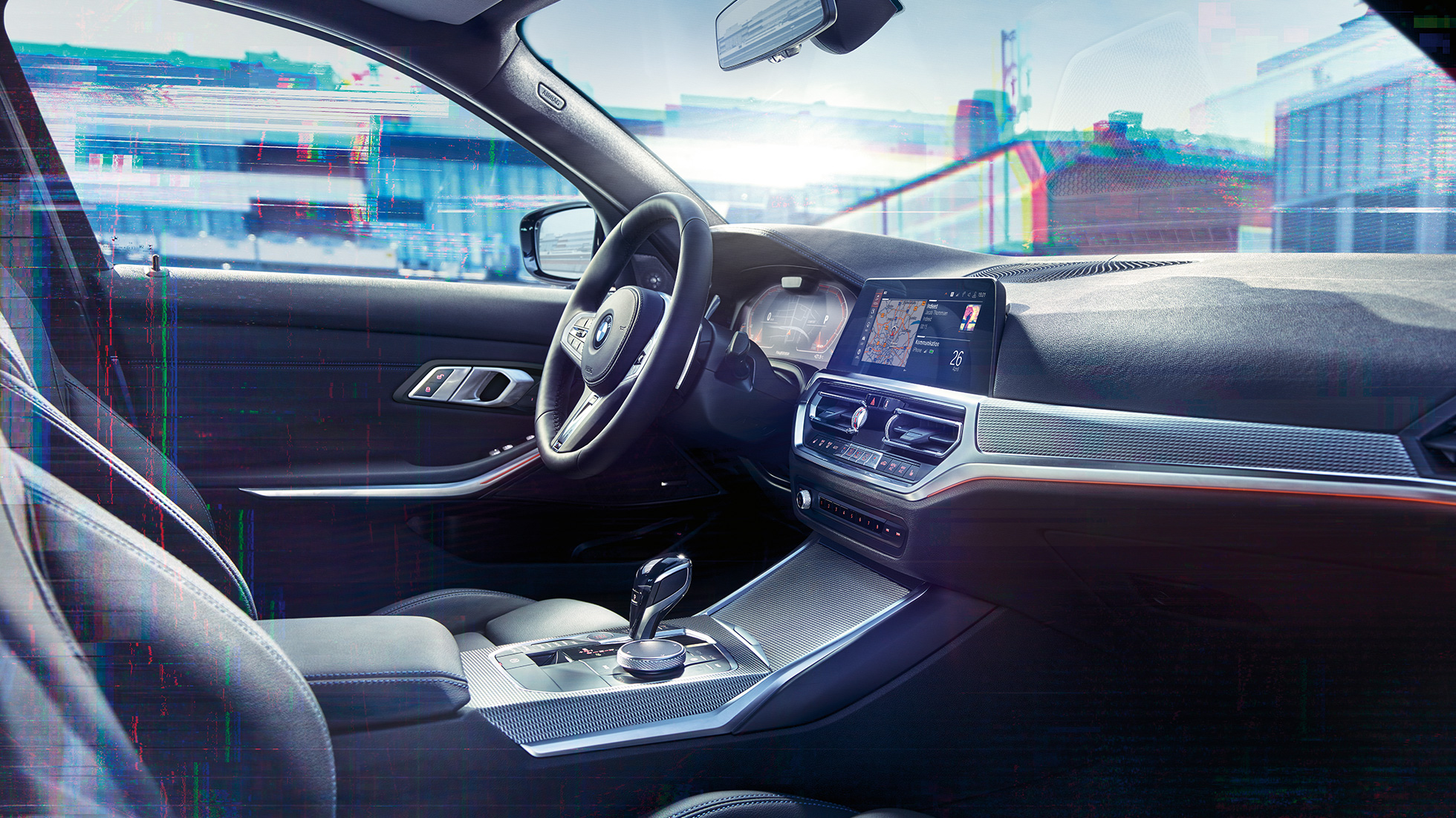 BMW Série 3 Berlina, painel de instrumentos M. Grande plano do interior do BMW Série 3 Berlina com perspetiva lateral do interior e do painel de instrumentos com ecrã específico M.