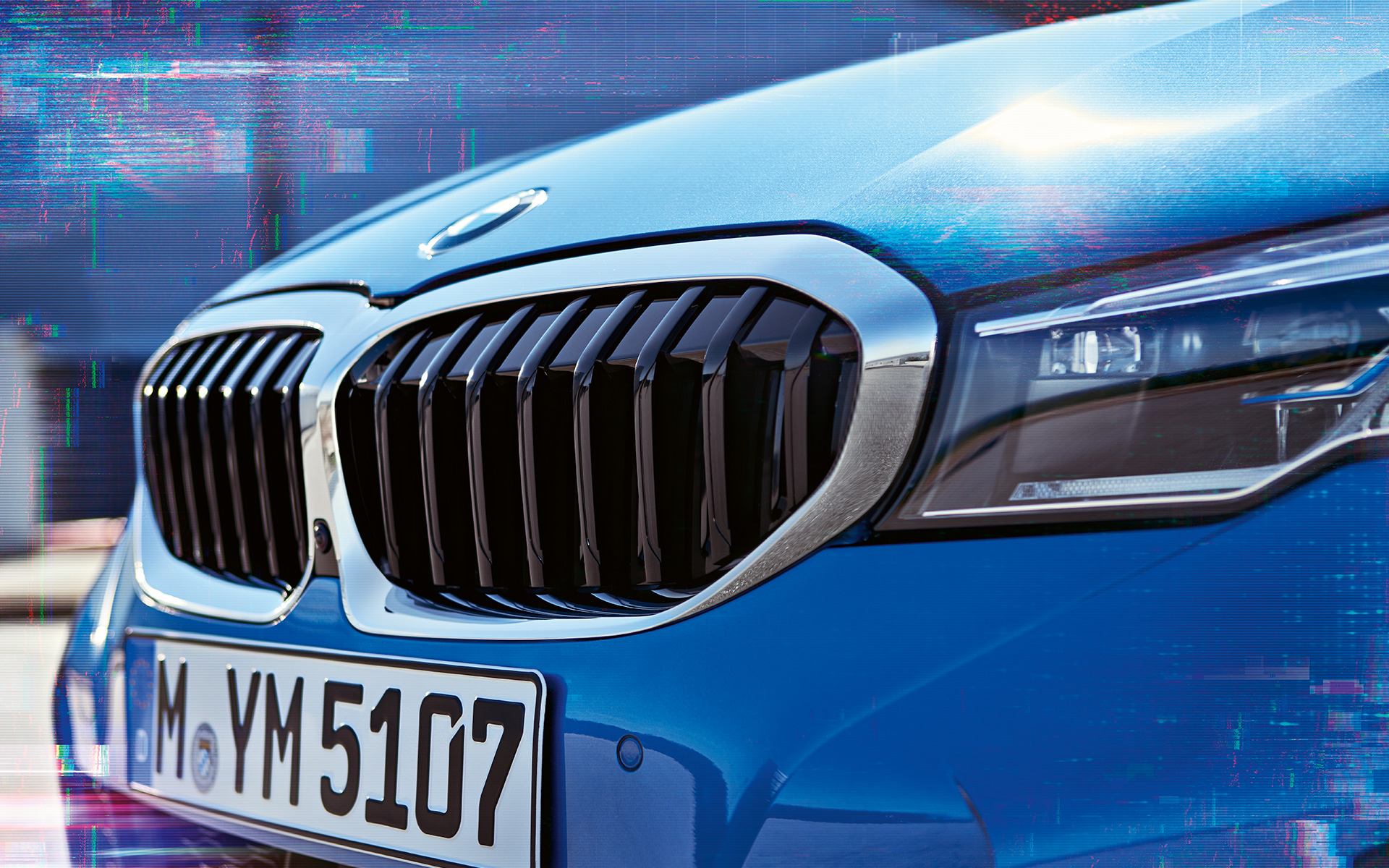 BMW Série 3 Berlina (G20), grelha dupla em forma de rim. Grande plano da perspetiva lateral da grelha dupla em forma de rim do BMW Série 3 Berlina (G20).