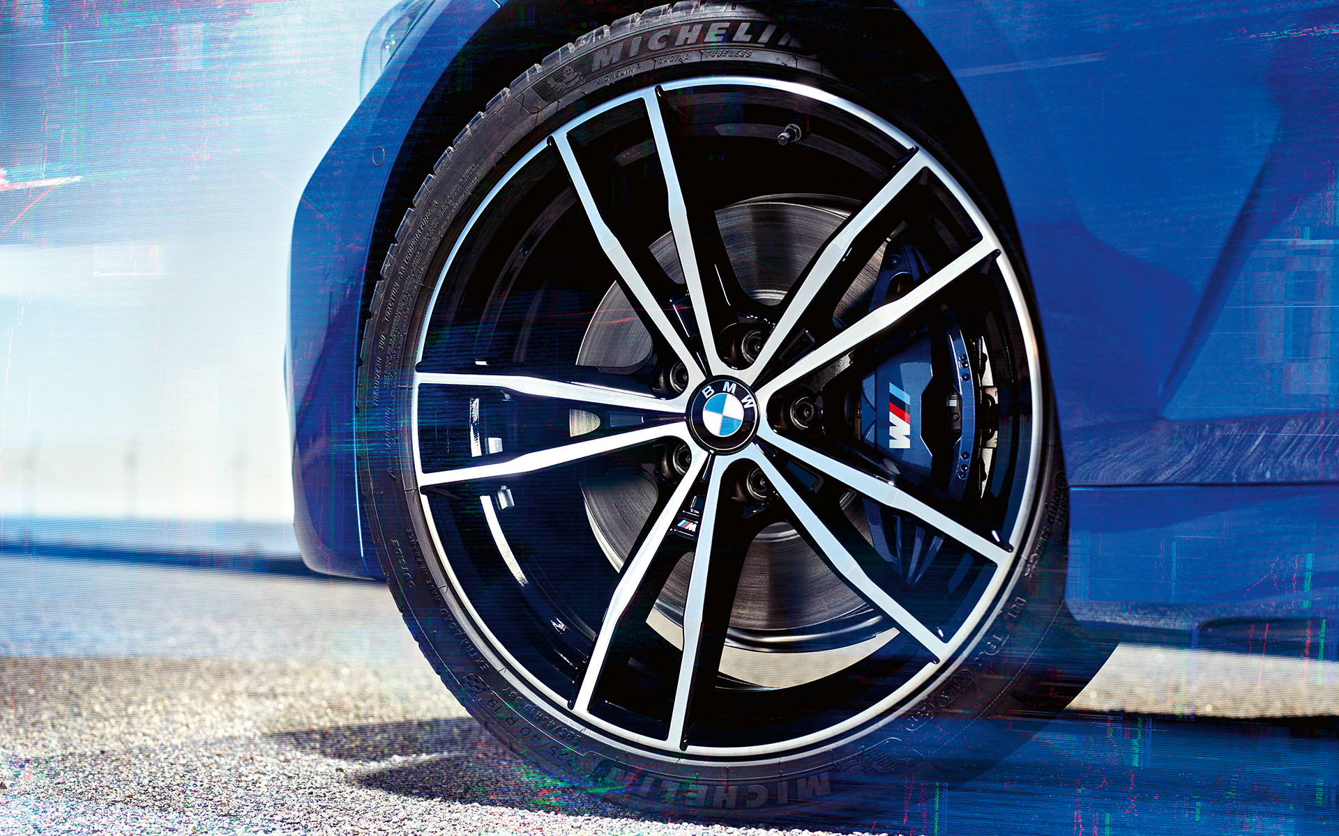 BMW Série 3 Berlina (G20), jantes de liga leve BMW 791 M. Grande plano das jantes de liga leve BMW 791 M de 19" em preto Jet do BMW Série 3 Berlina (G20).