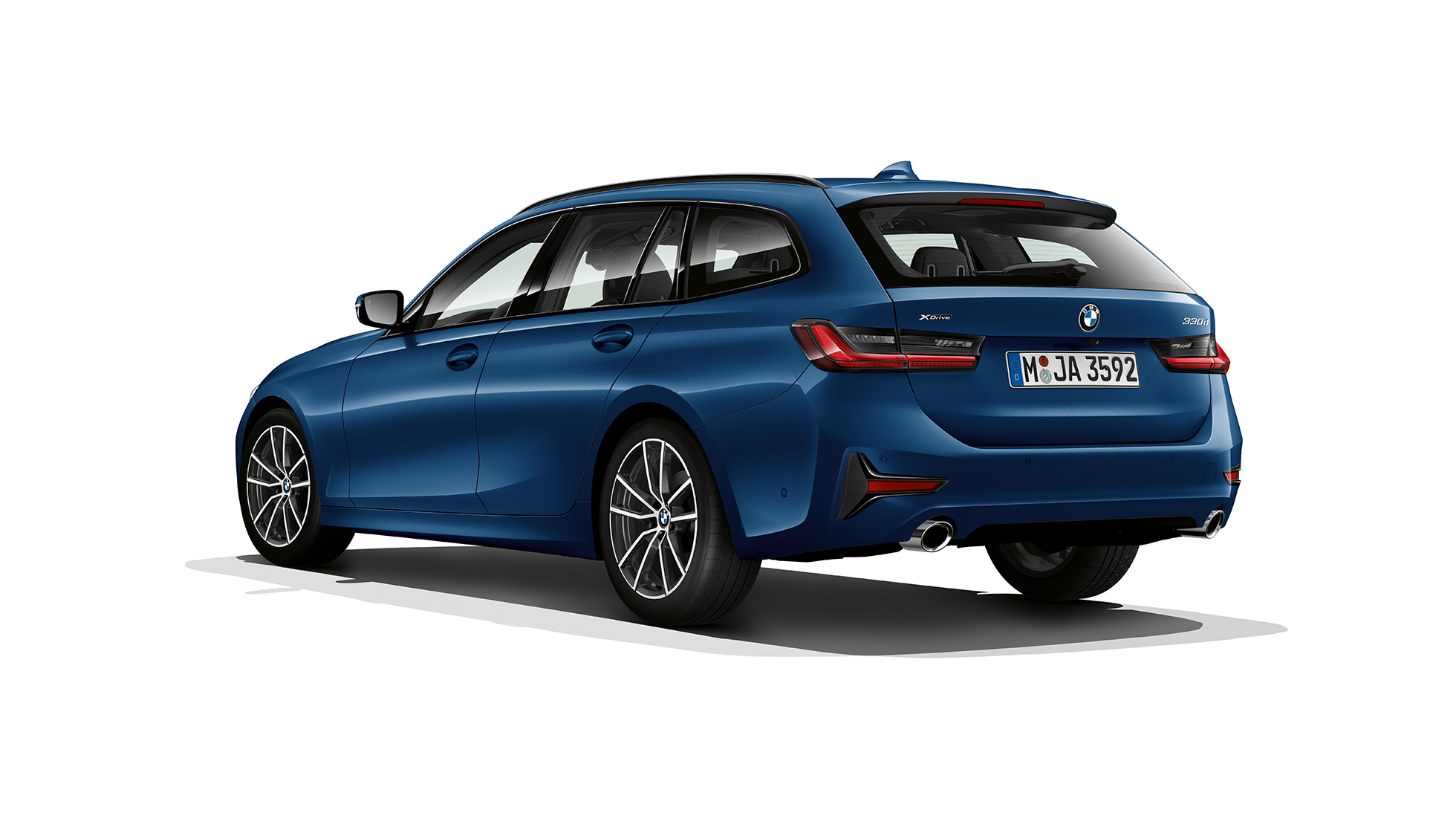 Perspetiva traseira a três quartos da Versão Line Sport BMW Série 3 Touring, perspetiva traseira a três quartos da Versão Line Sport