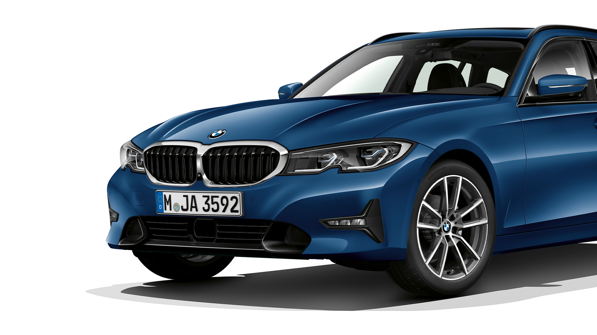 Perspetiva frontal a três quartos da Versão Line Sport BMW Série 3 Touring, perspetiva frontal a três quartos da Versão Line Sport