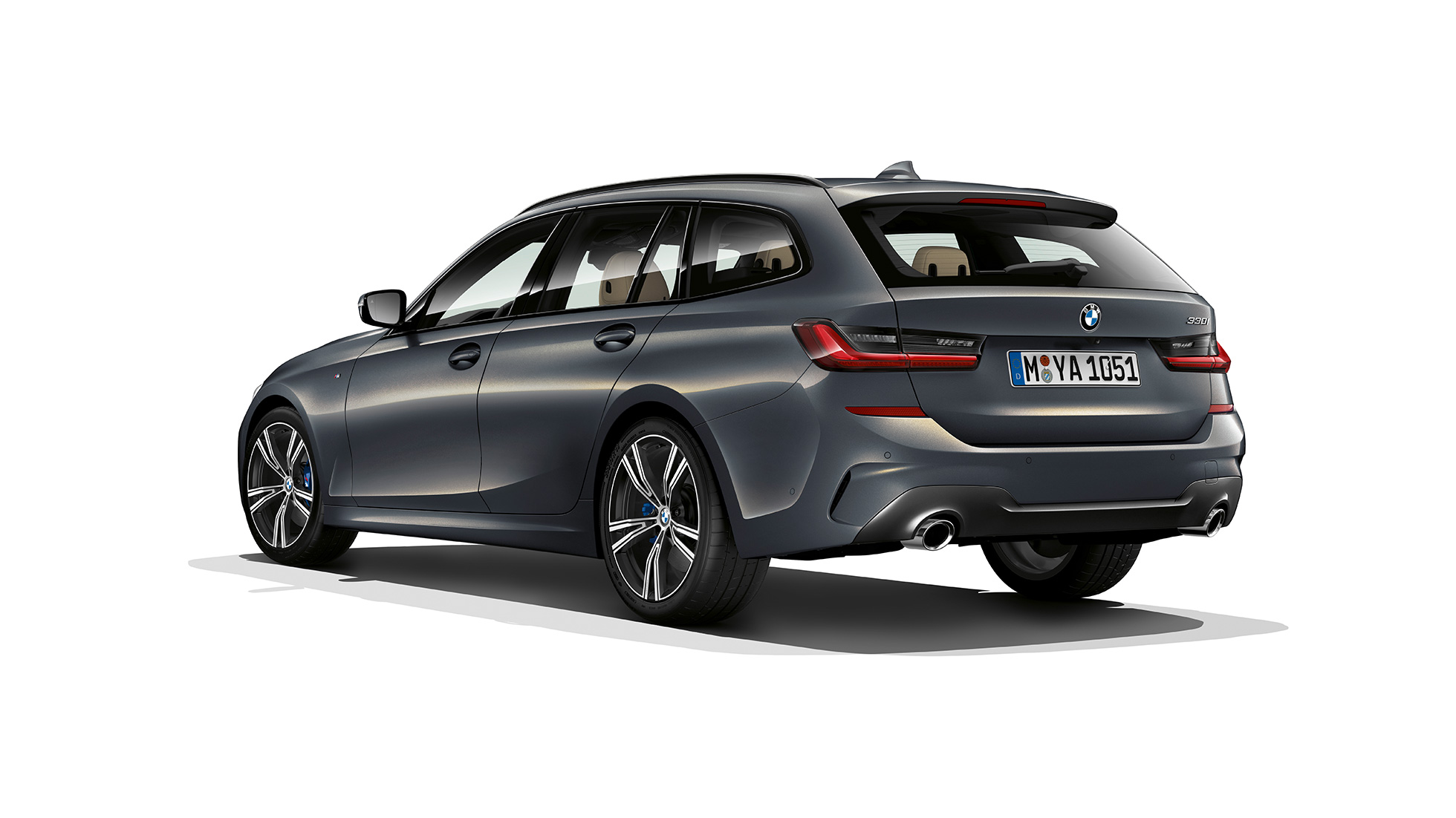 Perspetiva traseira a três quartos da Versão Desportiva M BMW Série 3 Touring, perspetiva traseira a três quartos da Versão Desportiva M