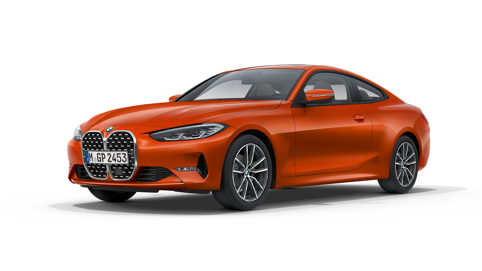 Perspetiva frontal a três quartos do BMW Série 4 Coupé, versão base, G22, 2020 BMW Série 4 Coupé, G22, 2020, versão base, pintura laranja Sunset metalizada, perspetiva frontal a três quartos