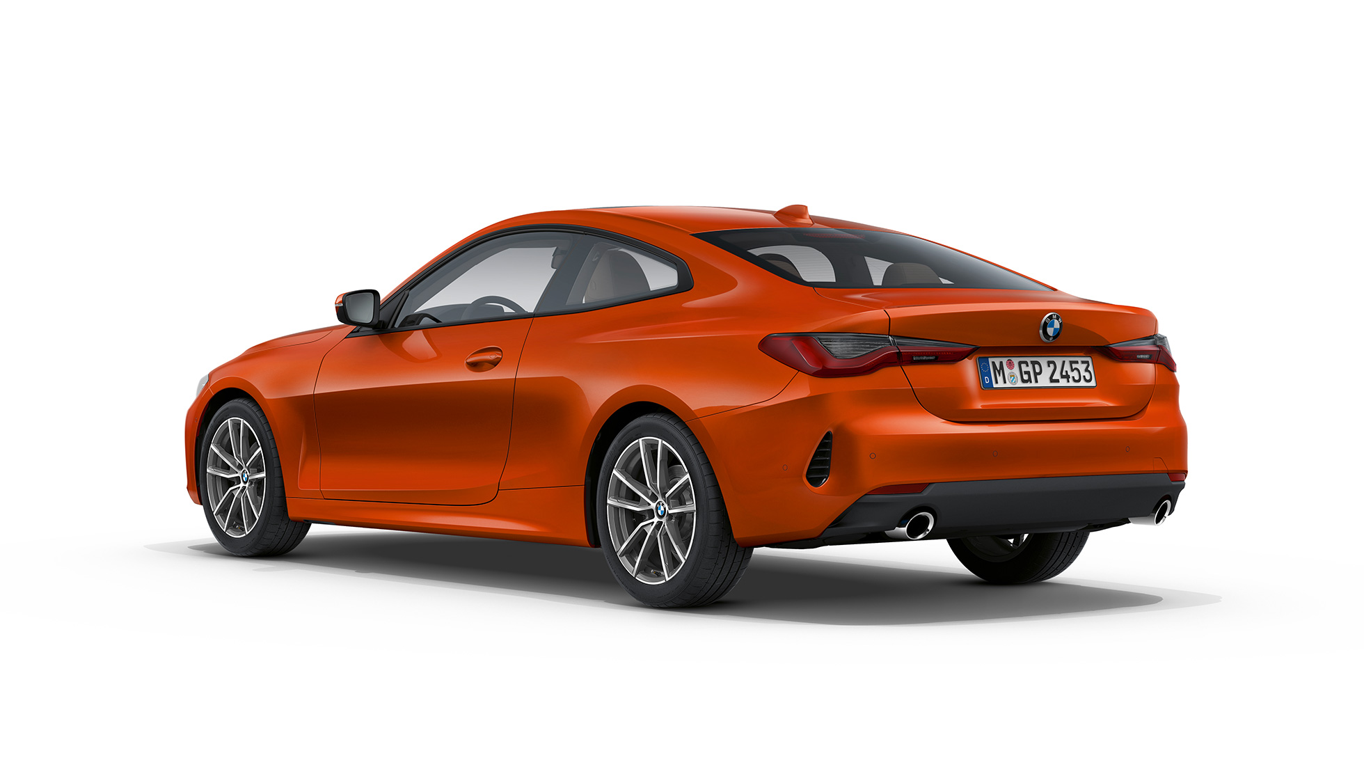 Perspetiva traseira a três quartos do BMW Série 4 Coupé, versão base, G22, 2020 BMW Série 4 Coupé, G22, 2020, versão base, pintura laranja Sunset metalizada, perspetiva traseira a três quartos