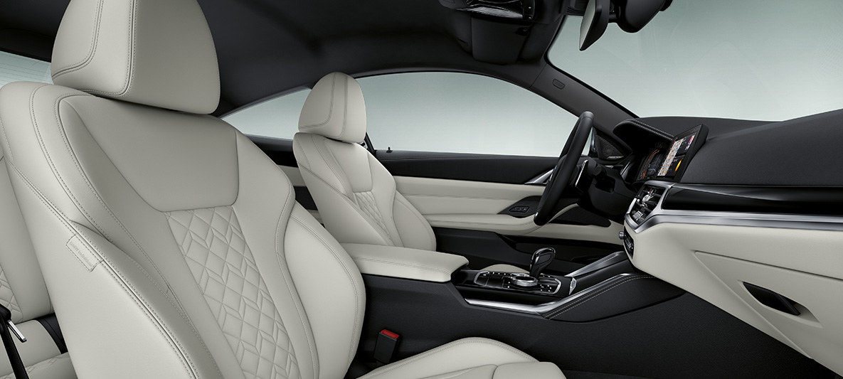 Pele Merino BMW Individual em branco Ivory, BMW Série 4 Coupé, G22, 2020, interior Pele Merino BMW Individual com elementos adicionais em branco Ivory, BMW Série 4 Coupé, G22, 2020, interior, posto de condução