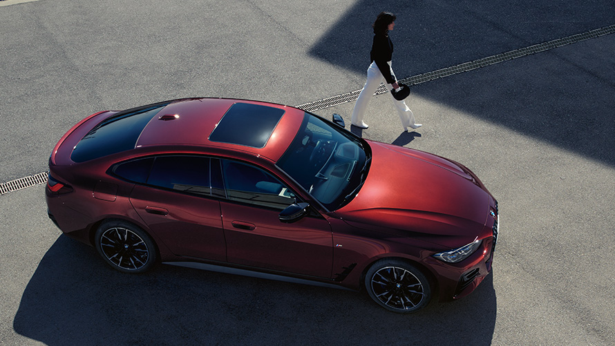 BMW Série 4 Gran Coupé, G26, pintura vermelho Aventurine BMW Individual metalizada, perspetiva de topo BMW Série 4 Gran Coupé, G26, pintura vermelho Aventurine BMW Individual metalizada, perspetiva de topo