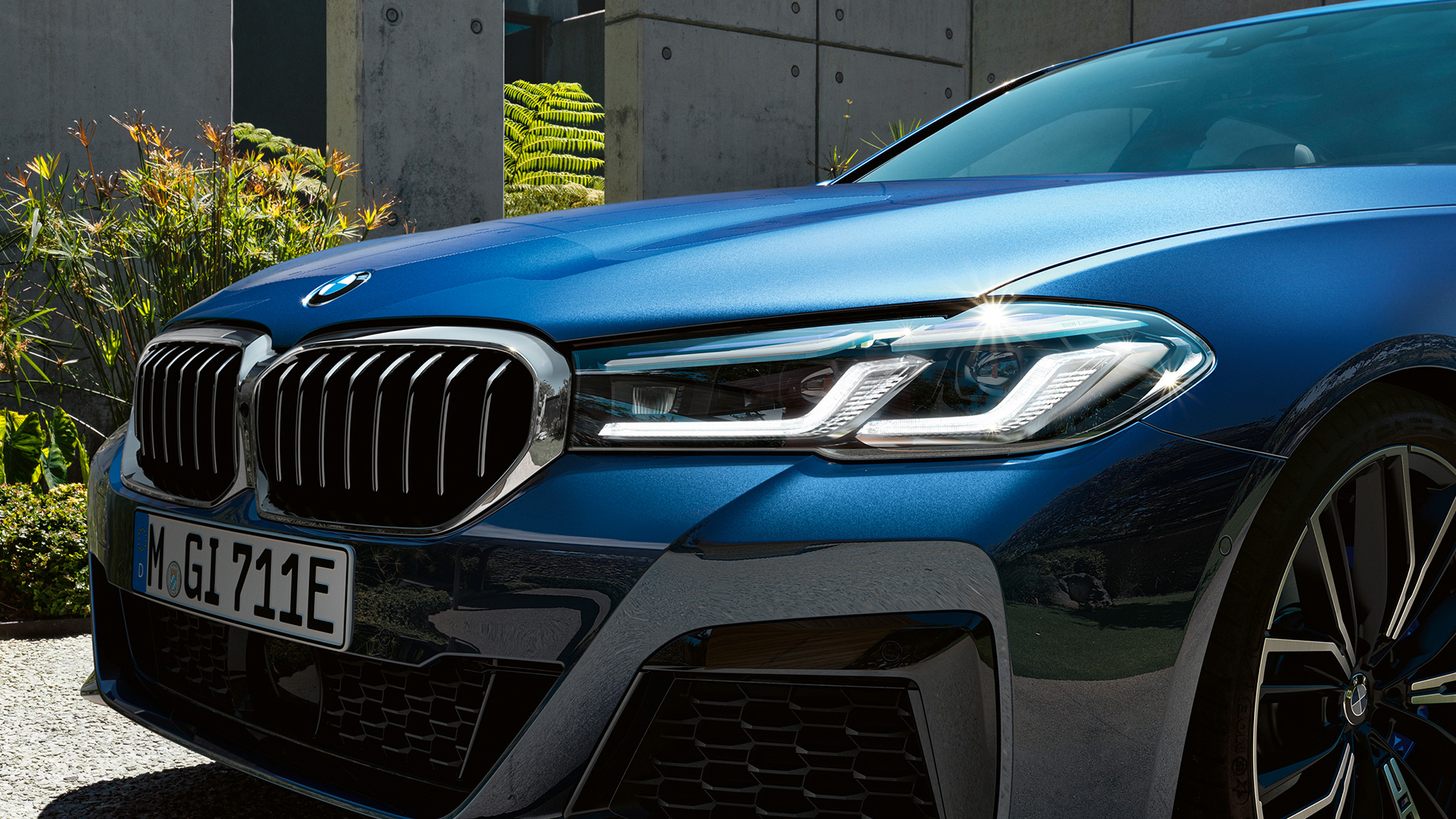BMW Laserlight, BMW Série 5 Berlina, G30 BMW Laserlight, BMW Série 5 Berlina, G30, atualização, 2020, pintura azul Phytonic, grande plano da dianteira