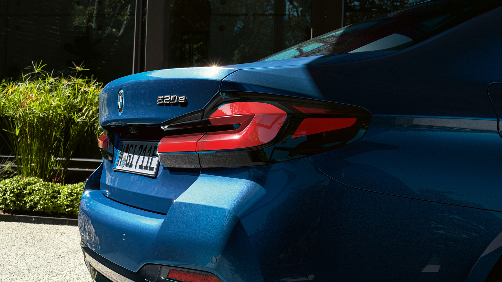 Faróis traseiros em 3D, BMW Série 5 Berlina, G30 Faróis traseiros em 3D, BMW Série 5 Berlina, G30, atualização, 2020, pintura azul Phytonic, grande plano da traseira