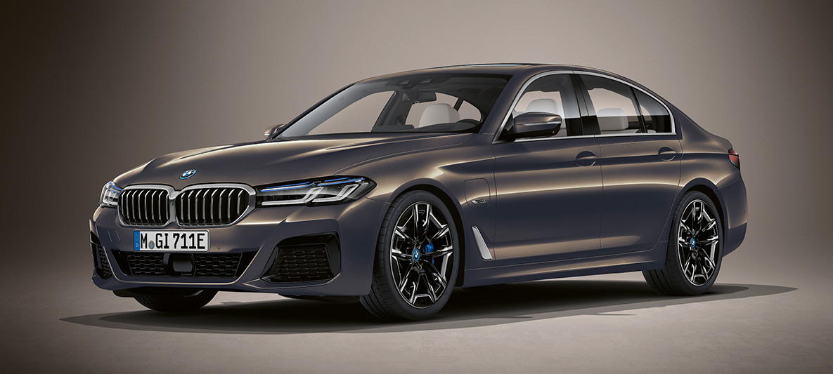 Pintura BMW Individual, BMW Série 5 Berlina, G30 BMW Série 5 Berlina, BMW Individual, G30, atualização, 2020, parado, perspetiva frontal a três quartos