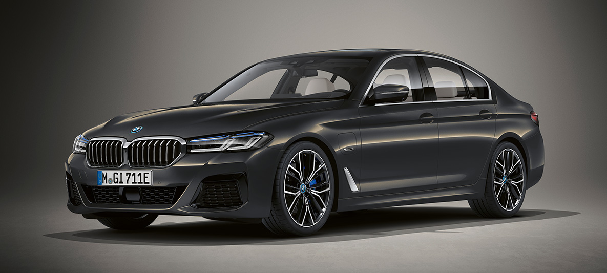 Pintura BMW Individual, BMW Série 5 Berlina, G30 BMW Série 5 Berlina, BMW Individual, G30, atualização, 2020, parado, perspetiva frontal a três quartos