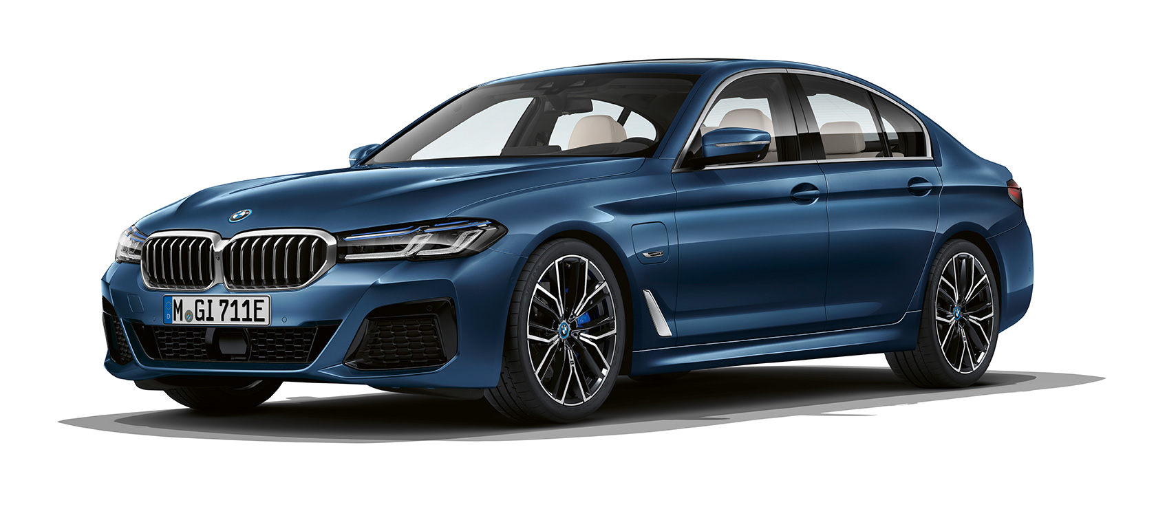 BMW Série 5 Berlina, G30, parado BMW Série 5 Berlina, G30, atualização, 2020, parado, perspetiva frontal a três quartos