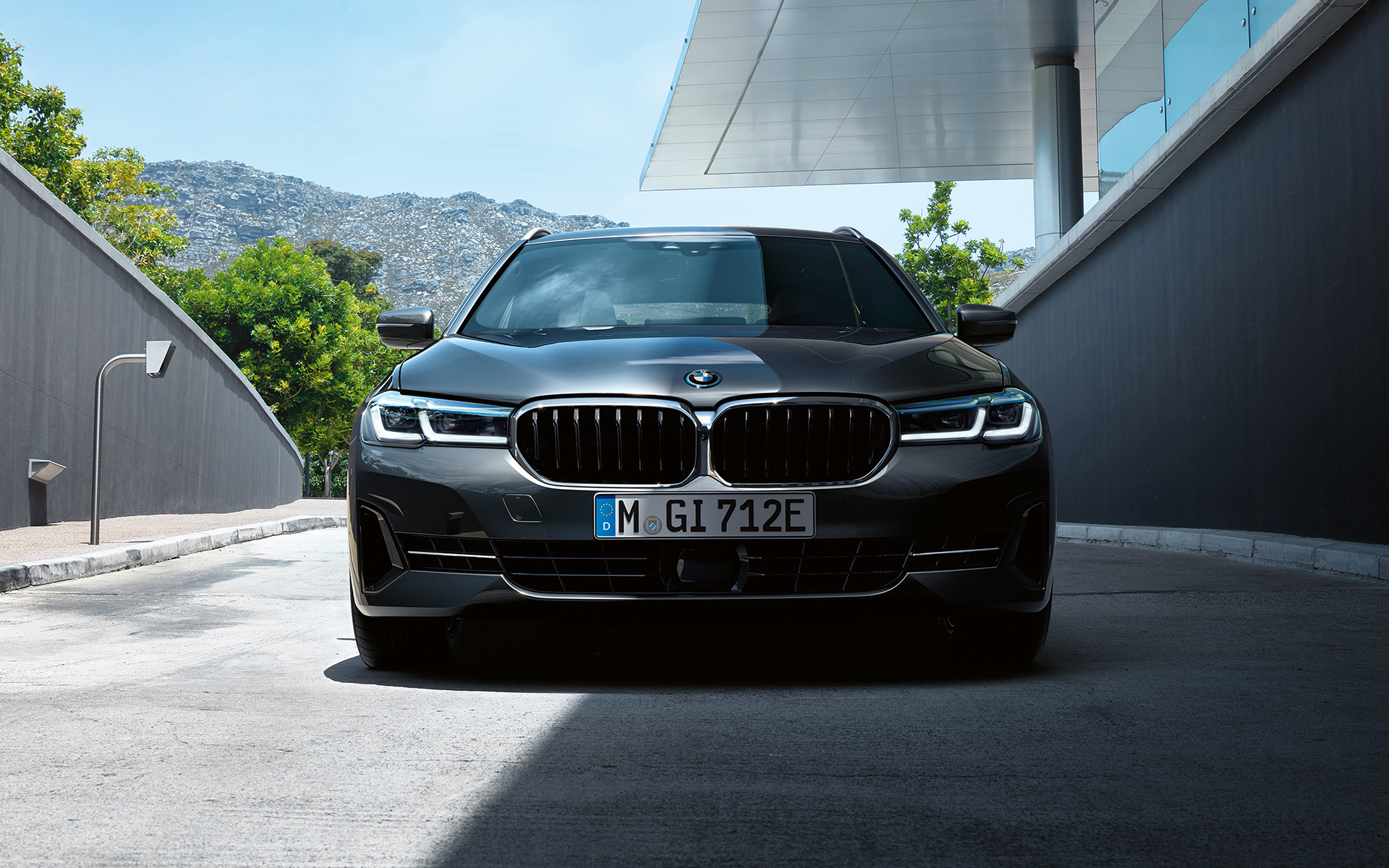Grelha BMW em forma de rim e spoiler dianteiro, BMW Série 5 Touring, G31, LCI Grelha BMW em forma de rim e spoiler dianteiro, BMW Série 5 Touring, G31, atualização, 2020, cinza Sophisto, dianteira