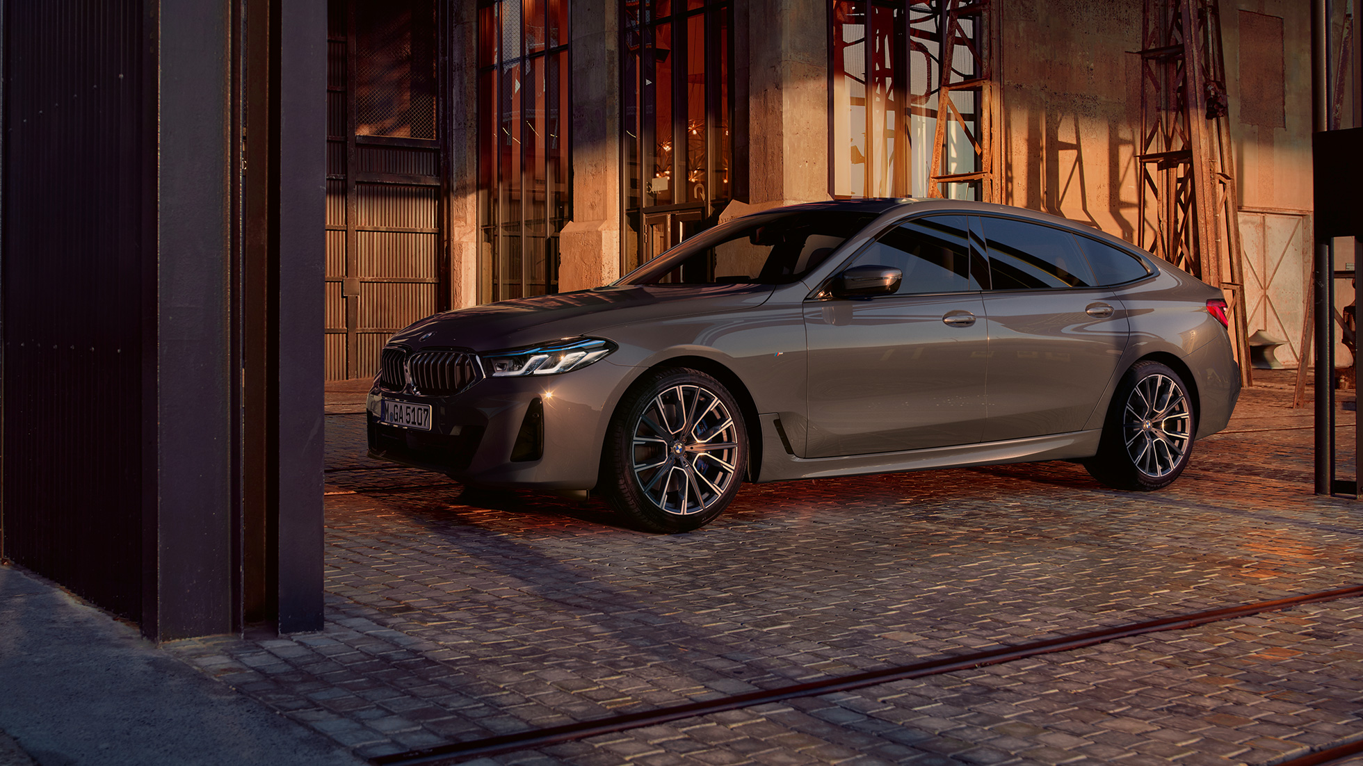 Perfil, BMW Série 6 Gran Turismo, G32, 2020 BMW Série 6 Gran Turismo, BMW 640i xDrive, G32, 2020, pintura cinza Bernina, perspetiva lateral