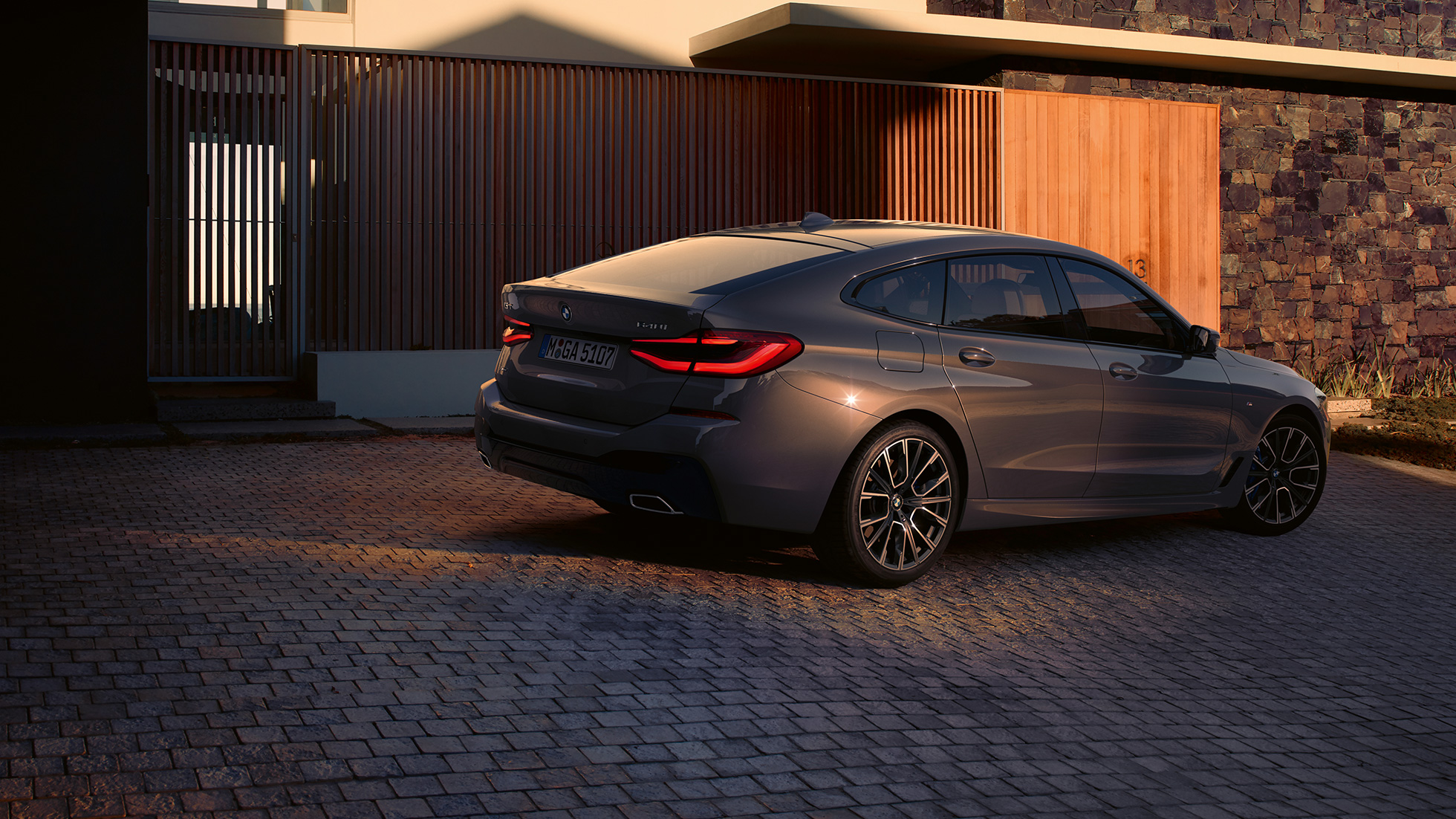 Design da traseira, BMW Série 6 Gran Turismo, BMW 640i xDrive, G32, 2020 Design da traseira, BMW Série 6 Gran Turismo, BMW 640i xDrive, G32, 2020, pintura cinza Bernina, perspetiva traseira