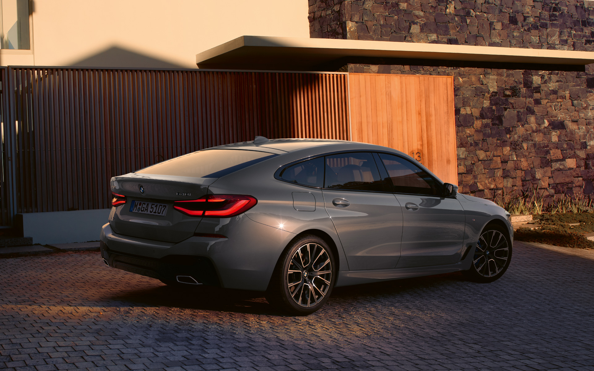 Design da traseira, BMW Série 6 Gran Turismo, BMW 640i xDrive, G32, 2020 Design da traseira, BMW Série 6 Gran Turismo, BMW 640i xDrive, G32, 2020, pintura cinza Bernina, perspetiva traseira