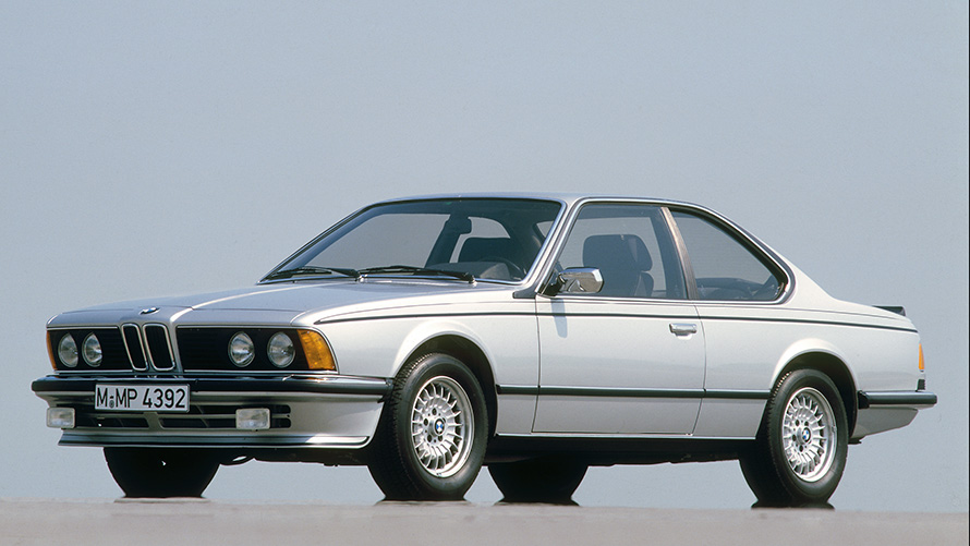 BMW 635Csi (E24), perspetiva lateral a três quartos, parado BMW 635CSi (E24), perspetiva lateral a três quartos, parado
