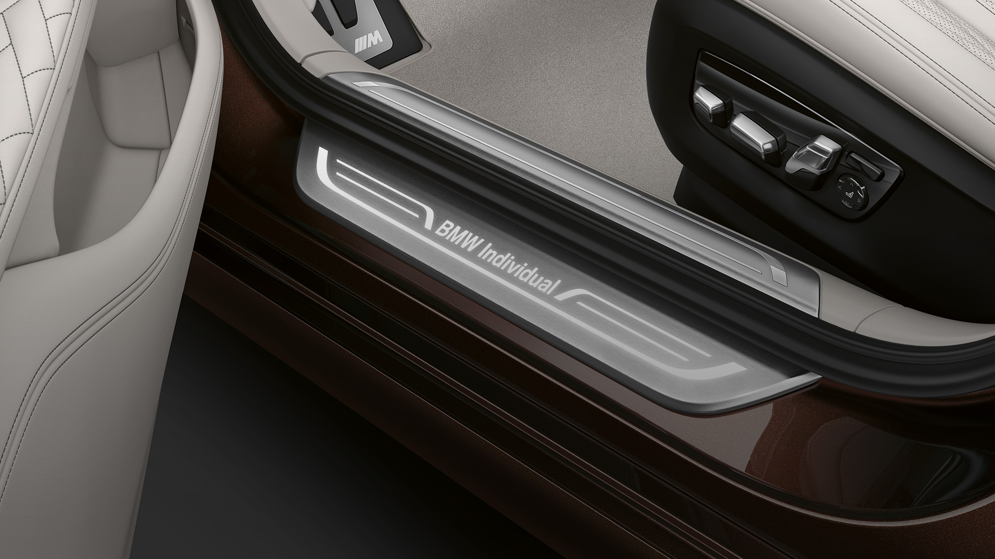Soleiras das portas do BMW Série 7 Berlina BMW Individual BMW Série 7 Berlina: soleira da porta com designação BMW Individual