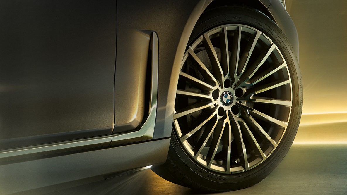 Jantes de raios múltiplos do BMW Série 7 Berlina BMW Série 7 Berlina: grande plano das jantes de raios múltiplos