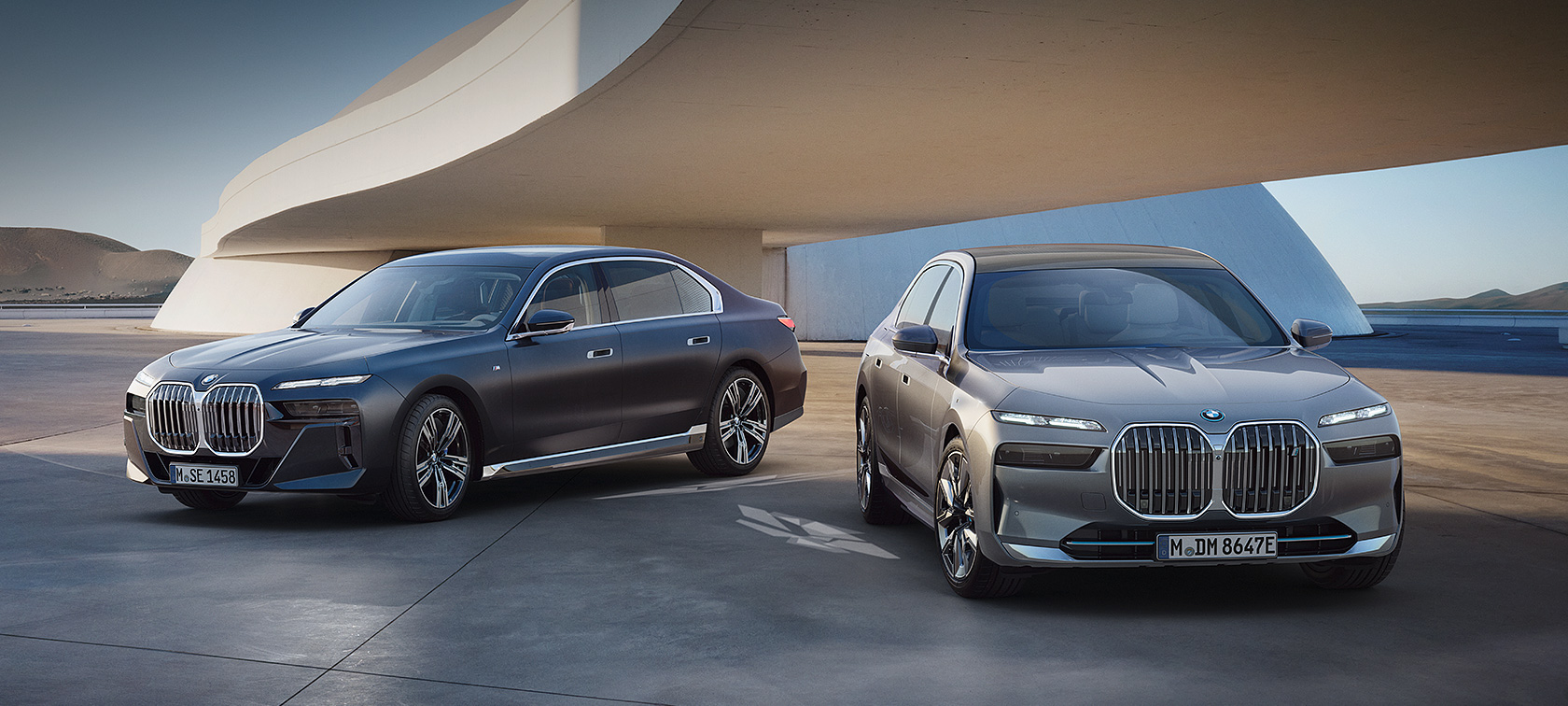 BMW Série 7 Berlina (G70), BMW i7 (G70), perspetiva dianteira a três quartos, parado BMW Série 7 Berlina (G70), BMW i7 (G70), perspetiva dianteira a três quartos, parado