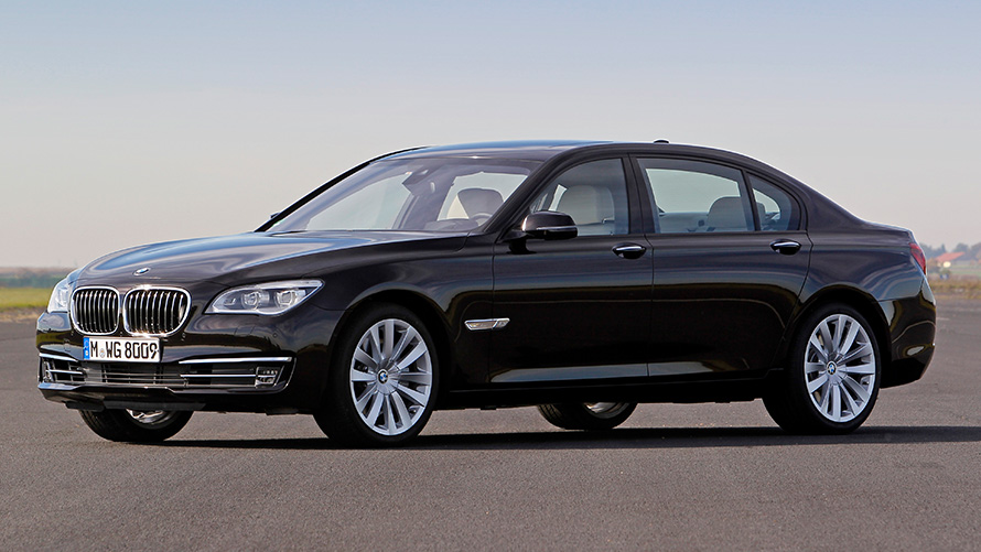 BMW Série 7 Berlina (F02), perspetiva lateral 7/8, parado BMW Série 7 Berlina (F02), perspetiva lateral 7/8, parado