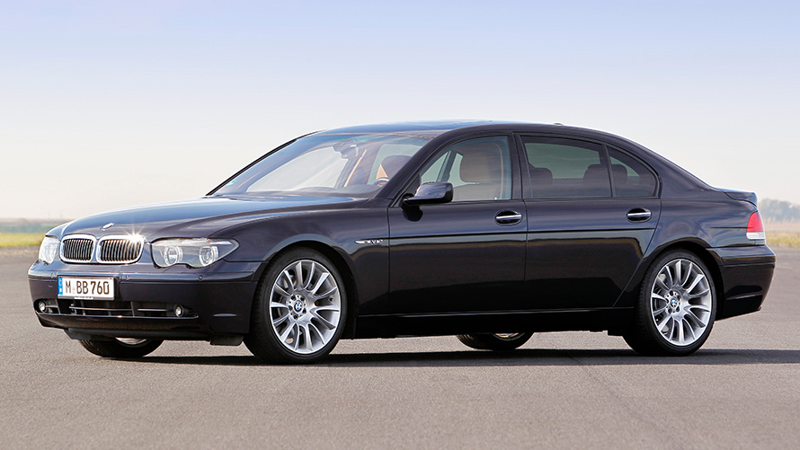 BMW Série 7 Berlina (E66), perspetiva lateral 7/8, parado BMW Série 7 Berlina (E66), perspetiva lateral 7/8, parado