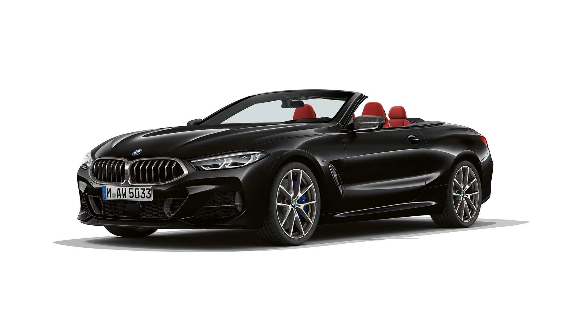 BMW M850i xDrive, Preto Carbono metallizado, perspetiva frontal a três quartos. BMW M850i xDrive, Preto Carbono metallizado, perspetiva frontal a três quartos.