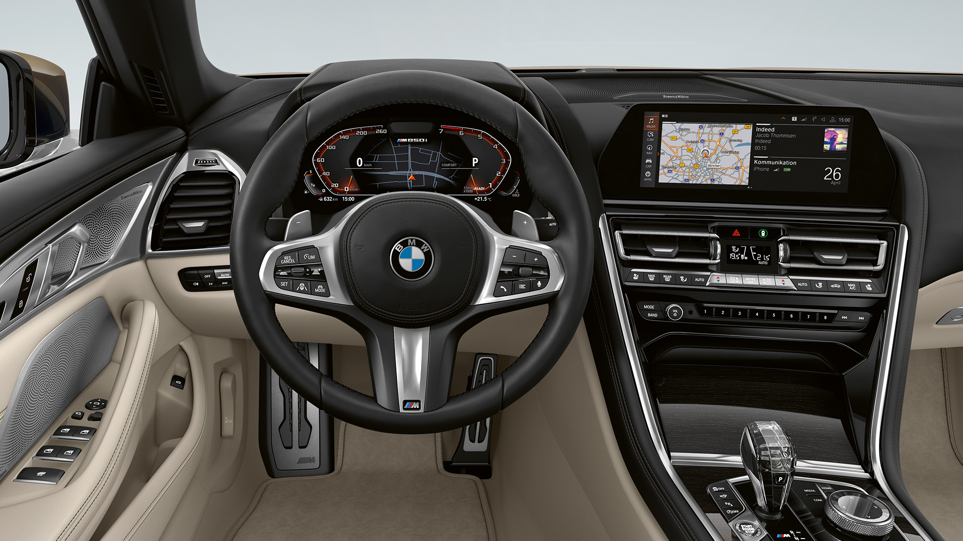 BMW M850i xDrive em cinza Dravit metalizado, posto de condução com volante M em pele. BMW M850i xDrive em cinza Dravit metalizado, posto de condução com volante M em pele.